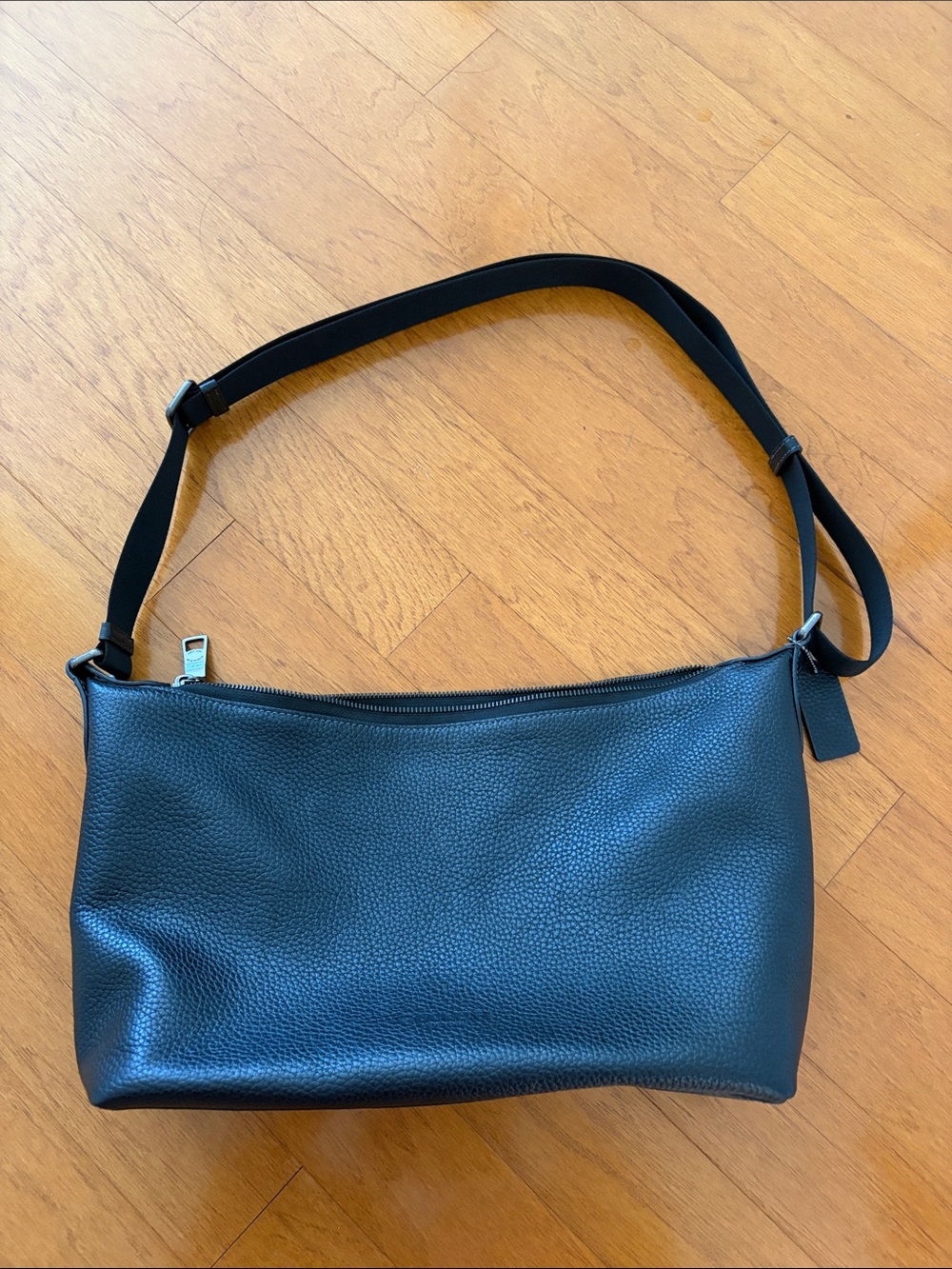 Coach Fin Classic Black Leather Shoulder Bag - Timeless Everyday Style